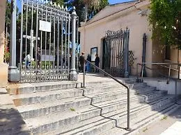 Il pentito morto in cella, l'arrivo nella sua citt&agrave; e il cimitero blindato per l'ultimo saluto