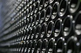 Una cantina abusiva con 8.000 litri di vino: la chiusura nell'Agrigentino