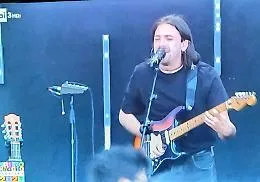 "Non si muore di lavoro": cos&igrave; il musicista ragusano Nico Arezzo ha infiammato il concertone del Primo maggio