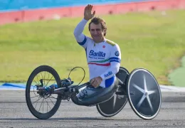Morto Alex Zanardi, il giorno in cui il tempo si ferm&ograve; al Lausitzring per poi tornare a vivere: ecco il perch&egrave; di una vita straordinaria