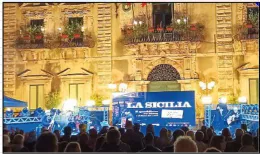 Si conclude oggi la festa dei fiori: trionfo tra barocco, giganti infiorati e record di presenze