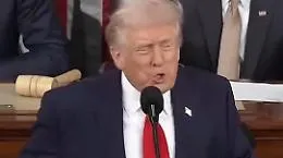 "Vincere, vincere, vincere" per un'ora e in loop di Trump in un video: genio del marketing o cortocircuito presidenziale?