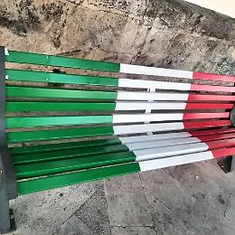 Modica, vandalizzata la panchina tricolore installata qualche settimana fa