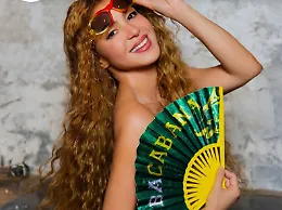 Il mega show gratuito di Shakira a Copacabana: due milioni di persone, droni e una lupa in cielo