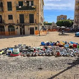 San Saverio, cantiere forzato dai mercatari abusivi