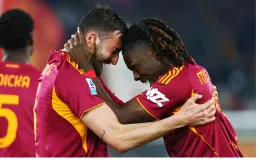 Colpo grosso della Roma: scavalca il Como e avvicina la Juventus
