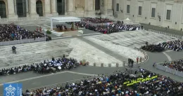 Il Papa in piazza San Pietro: "La Chiesa deve prendere posizione per le vittime della guerra"