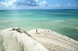 Scala dei Turchi, cambia tutto: addio prenotazioni online, ingresso a 6 euro e accessi contingentati per salvare la falesia bianca