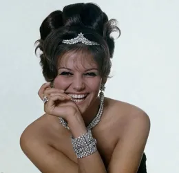 I gioielli di Claudia Cardinale all'asta da Christie's: il tesoro del cinema in vetrina