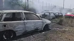 Incendio in contrada Fumata: rogo distrugge 8 auto 