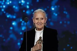 Aurora Quattrocchi ad 83 anni non si contiene sul palco e urla: "Ho vinto!"