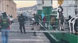 Trenta tonnellate di cocaina a bordo dell'Arconian: sequestrato il carico da quasi un miliardo di euro 