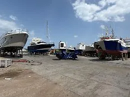 Riposto, incidente in un cantiere navale: 48enne precipita da una scala