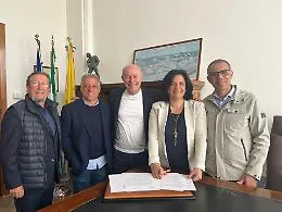Pozzallo, accordo su erosione costiera e piscina comunale
