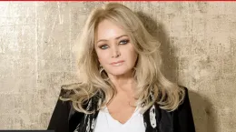 Bonnie Tyler in coma farmacologico dopo operazione d'emergenza: tour sospeso