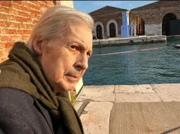 Vittorio Sgarbi compie 74 anni: festa a C&agrave; Giustinian e brindisi con Pietrangelo Buttafuoco