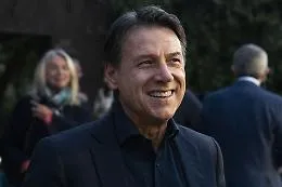 &laquo;Non votiamo sostegno militare all'Ucraina&raquo;. Giuseppe Conte, messaggio a Schlein: &laquo;Politica estera? La decideranno le primarie&raquo;