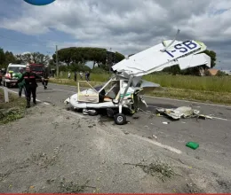 Ultraleggero precipita e colpisce un'auto a Cecina: tragedia sfiorata 