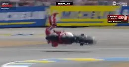 Marc Marquez, il video della caduta: dovr&agrave; operarsi e star&agrave; fuori per due gran premi 