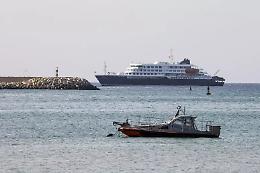 Hantavirus, la nave da crociera giunta a Tenerife: procedura speciale per lo sbarco dei passeggeri 