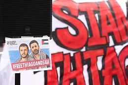 Global Sumud Flotilla, Israele espelle  Saif Abukeshek e Thiago &Aacute;viladella dopo oltre una settimana di detenzione