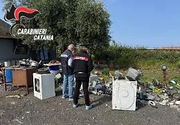 Elicottero dei Carabinieri scopre una discarica abusiva a Riposto: denunciato un 51enne 