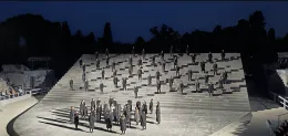 Trionfo per &ldquo;Antigone&rdquo;: repliche verso il sold out e il regista Carsen premiato &laquo;per la trilogia-capolavoro&raquo;