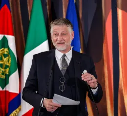 Meloni convoca Giuli: faccia a faccia per ricucire la frattura al Ministero della Cultura