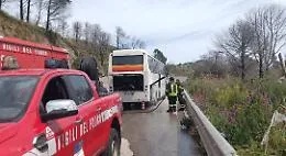 Ribera-Palermo, l&rsquo;odissea dei pendolari: si rompe il bus, arriva quello sostitutivo e va in fiamme