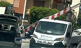 Ancora un furgone incastrato al passaggio a livello di Marsala: code e disagi in un'ora di punta