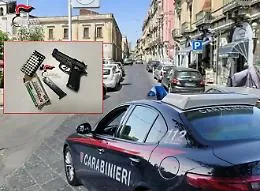Gira per via Umberto agitato e con una pistola in mano: uomo arrestato a Catania grazie alle segnalazioni dei passanti