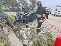 Giallo a Porto Empedocle: auto ribaltata dopo lo schianto, ma il conducente &egrave; sparito