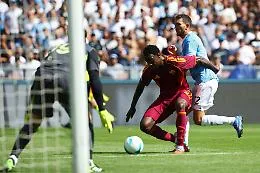 Il derby Roma-Lazio spostato a luned&igrave; sera alle 20,45: cambia il calendario di tutte le squadre in corsa per la Champions