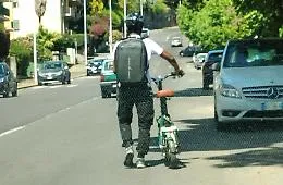 Monopattini: in estate a Catania altri operatori per lo sharing. Ma il casco &egrave; un problema