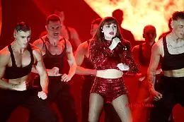 Da "Amici" a regina del pop: la trasformazione di Annalisa fa impazzire Messina 