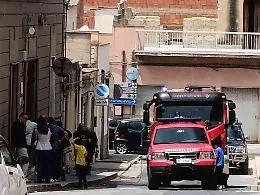 Vittoria, incendio nel deposito di una scuola: fatti evacuare i bambini
