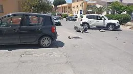 Vittoria, scontro tra due auto all'uscita dalla scuola
