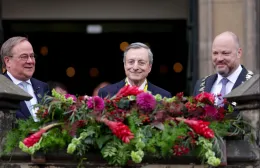 &laquo;Siamo davvero soli insieme&raquo;: Draghi chiama l'Europa a difendersi con un federalismo pragmatico