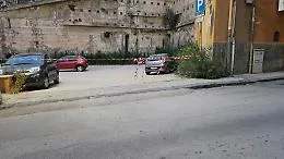 Cronaca di un abbandono: i parcheggi di via Gioeni tra crolli e crateri