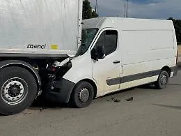 Incidente nella zona industriale di Agrigento: furgone si schianta contro un camion