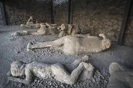 L&rsquo;ultimo viaggio del medico di Pompei: la tecnologia svela il kit chirurgico di un fuggiasco del 79 d.C.