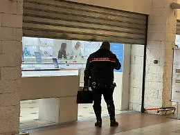Riposto, rapina al centro commerciale Conforama: colpita una gioielleria in pieno giorno