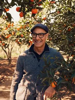 Stanley Tucci dal "Diavolo veste Prada" all'Arancia Rossa di Sicilia IGP nel suo "Tucci in Italy"