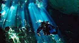 Sub morti alle Maldive, apneista Pelizzari: "La grotta pu&ograve; diventare una trappola"