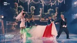 Il vestito che si apre come una bandiera: dentro l&rsquo;abito tricolore di Francesca Tocca all&rsquo;Eurovision 2026