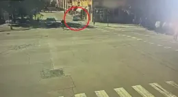 Modena, l'auto ad alta velocit&agrave; e la folla falciata: il video della strage mancata