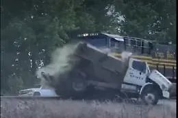 Locomotore travolge camion per lo spurgo in Virginia
