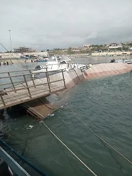 Porto di Pozzallo, i pontili distrutti dal marrobbio. I pescatori: "Noi lasciati soli"