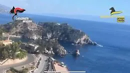 Il "cappello" mafioso sugli affari turistici della fascia jonica: il boss inviato da Catania per gestire i soldi sporchi 
