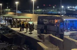 Lampedusa, neonata morta per ipotermia: madre e sorella restano nell'hotspot; 44 trasferimenti in giornata